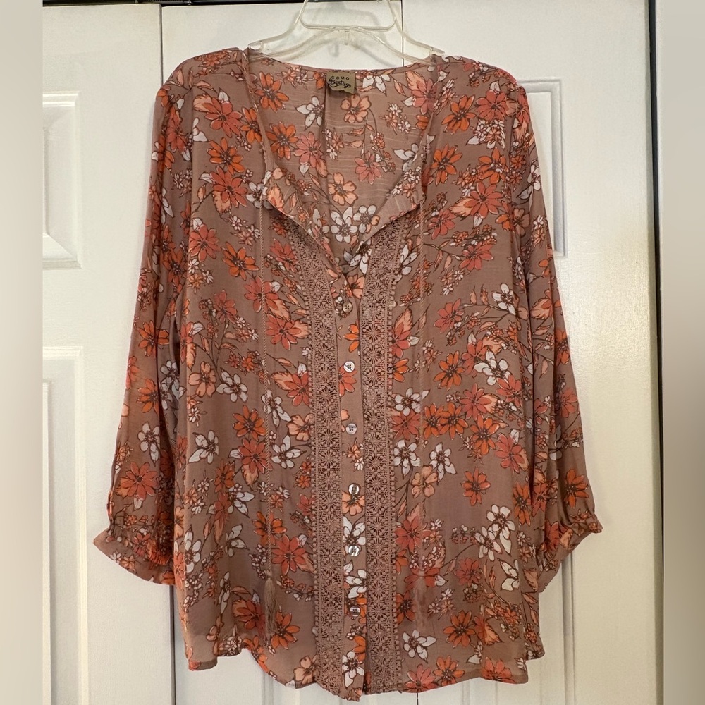 Como Vintage button up crochet trim top, size 2X.